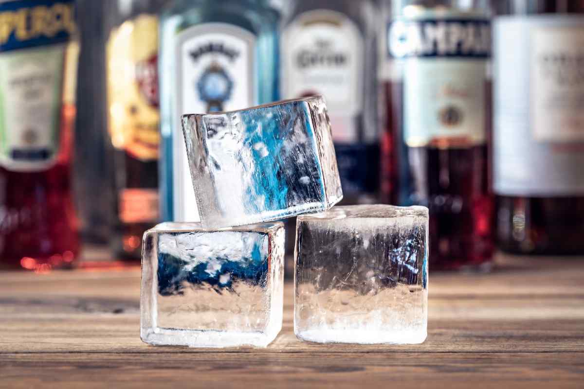 Clear-ice-cubes-for-cocktails