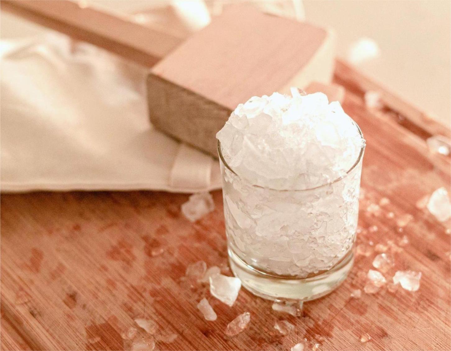 crushed ice for cocktail mixing