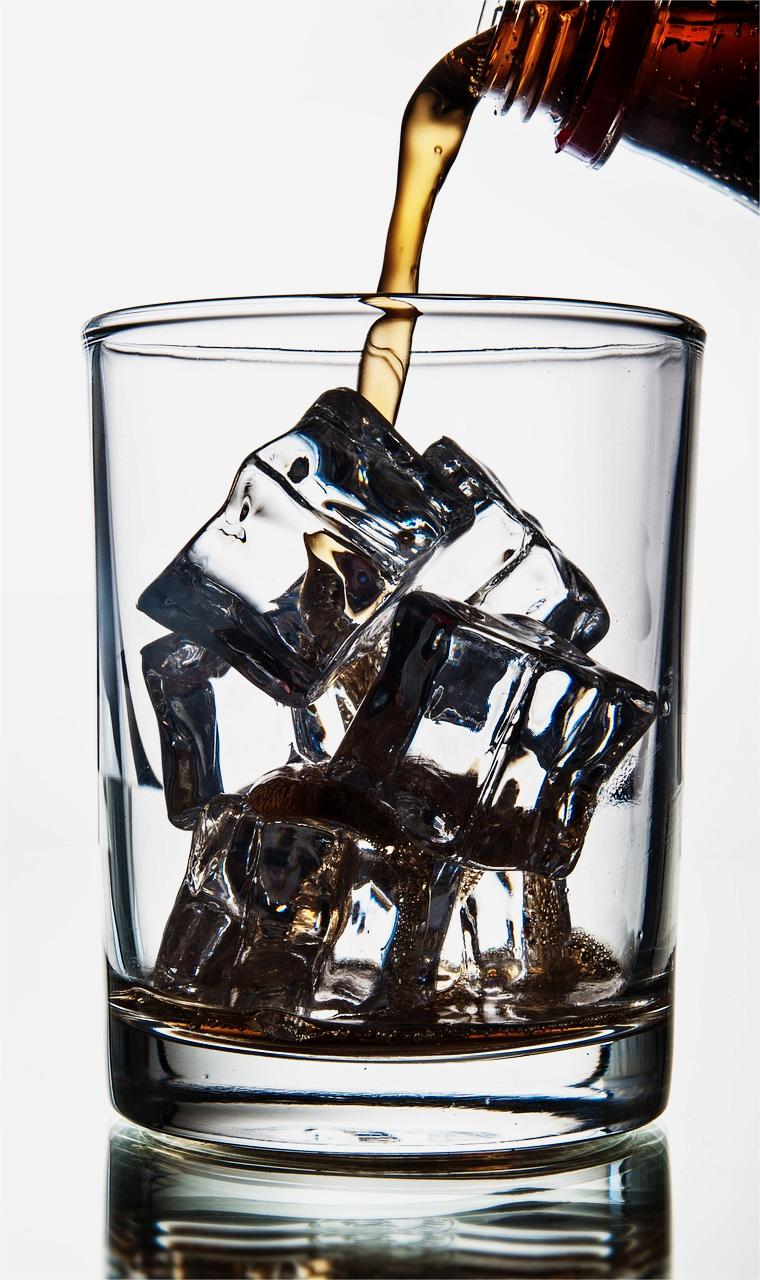whiskey glass tumbler with clear ice
