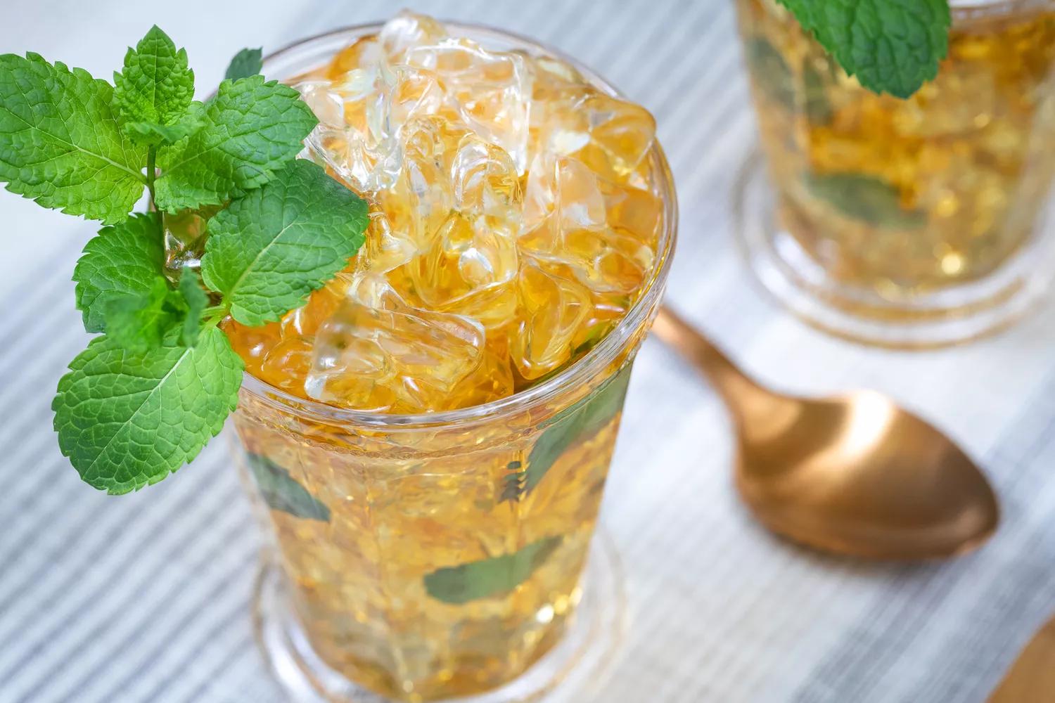 Mai Tai or Mint Julep cocktail using crushed ice