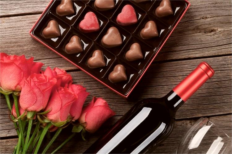 Valentine-s-Day-chocolate-gifts-flower-red wine glass