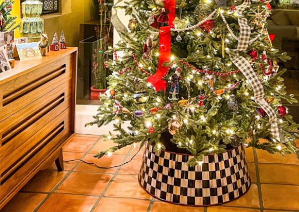 popular Christmas tree skirt decor
